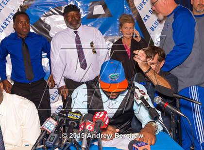 Thumbnail 3 in Apopka's Martez Ivey Signing Day Ceremony photogallery.