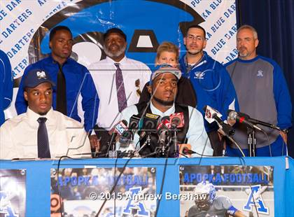 Thumbnail 1 in Apopka's Martez Ivey Signing Day Ceremony photogallery.