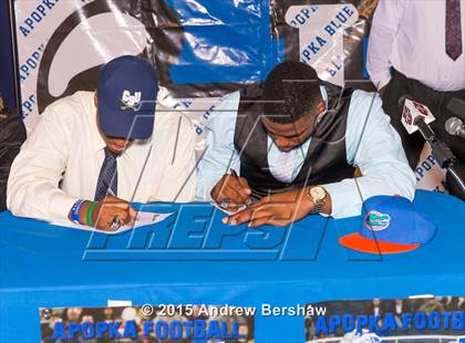 Thumbnail 1 in Apopka's Martez Ivey Signing Day Ceremony photogallery.