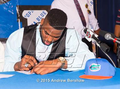 Thumbnail 2 in Apopka's Martez Ivey Signing Day Ceremony photogallery.