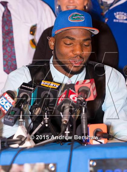 Thumbnail 1 in Apopka's Martez Ivey Signing Day Ceremony photogallery.