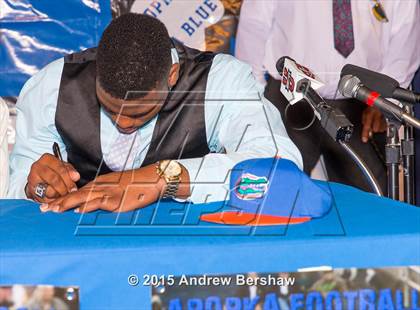 Thumbnail 1 in Apopka's Martez Ivey Signing Day Ceremony photogallery.