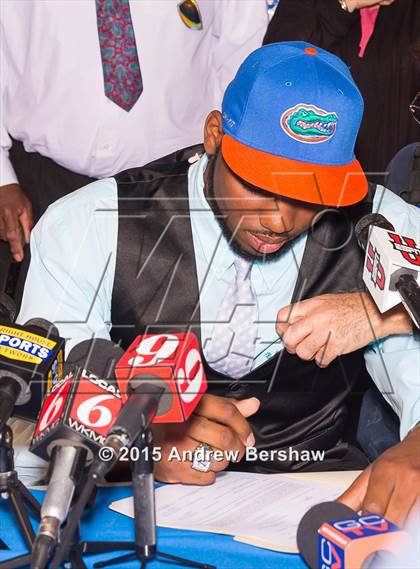 Thumbnail 2 in Apopka's Martez Ivey Signing Day Ceremony photogallery.
