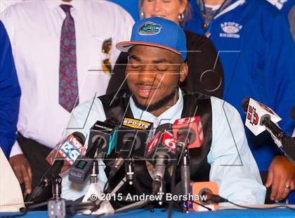 Thumbnail 3 in Apopka's Martez Ivey Signing Day Ceremony photogallery.