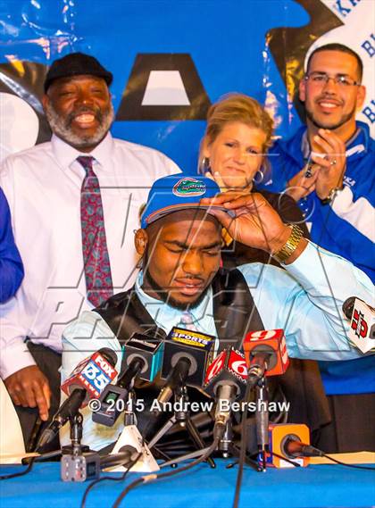 Thumbnail 3 in Apopka's Martez Ivey Signing Day Ceremony photogallery.
