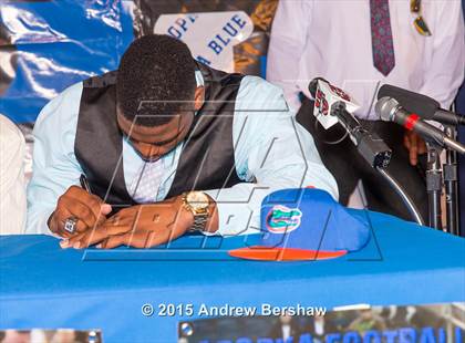 Thumbnail 3 in Apopka's Martez Ivey Signing Day Ceremony photogallery.