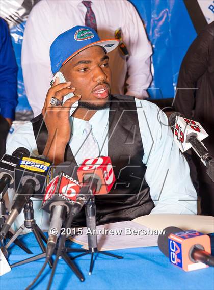 Thumbnail 1 in Apopka's Martez Ivey Signing Day Ceremony photogallery.