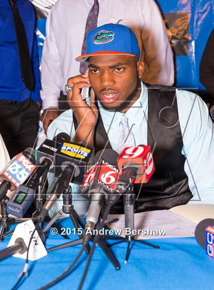 Thumbnail 3 in Apopka's Martez Ivey Signing Day Ceremony photogallery.