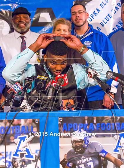 Thumbnail 3 in Apopka's Martez Ivey Signing Day Ceremony photogallery.