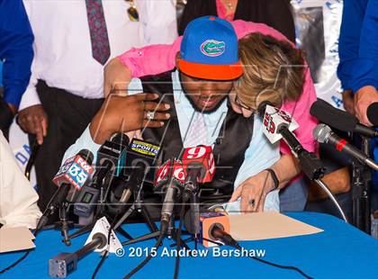 Thumbnail 3 in Apopka's Martez Ivey Signing Day Ceremony photogallery.