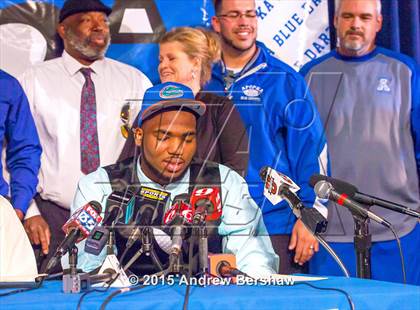 Thumbnail 2 in Apopka's Martez Ivey Signing Day Ceremony photogallery.