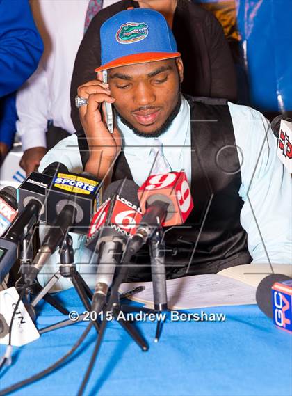 Thumbnail 2 in Apopka's Martez Ivey Signing Day Ceremony photogallery.