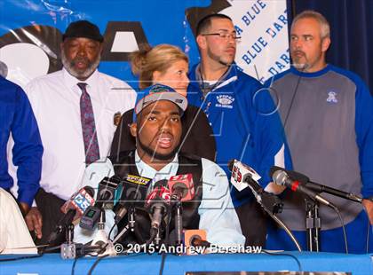 Thumbnail 3 in Apopka's Martez Ivey Signing Day Ceremony photogallery.