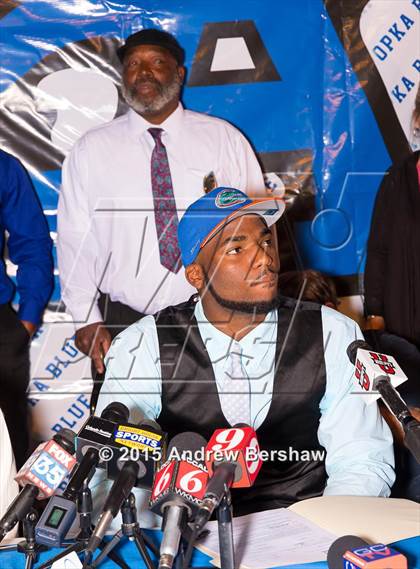 Thumbnail 1 in Apopka's Martez Ivey Signing Day Ceremony photogallery.