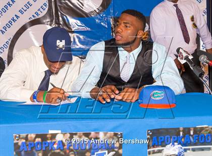 Thumbnail 3 in Apopka's Martez Ivey Signing Day Ceremony photogallery.