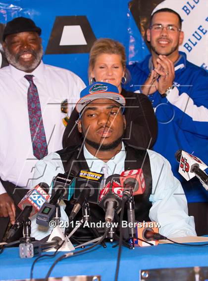 Thumbnail 2 in Apopka's Martez Ivey Signing Day Ceremony photogallery.