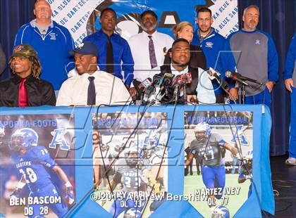 Thumbnail 3 in Apopka's Martez Ivey Signing Day Ceremony photogallery.