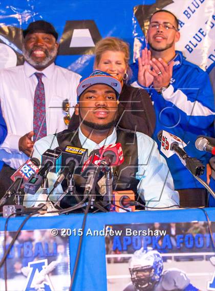 Thumbnail 1 in Apopka's Martez Ivey Signing Day Ceremony photogallery.