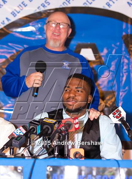 Thumbnail 3 in Apopka's Martez Ivey Signing Day Ceremony photogallery.