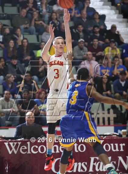 Thumbnail 2 in Hudson vs. Olean (NYSPHSAA Class B Semifinal) photogallery.