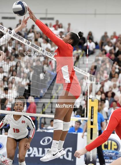 Thumbnail 1 in Mater Dei vs. Redondo Union (CIF-SS D1 Final) photogallery.