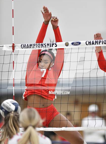 Thumbnail 2 in Mater Dei vs. Redondo Union (CIF-SS D1 Final) photogallery.