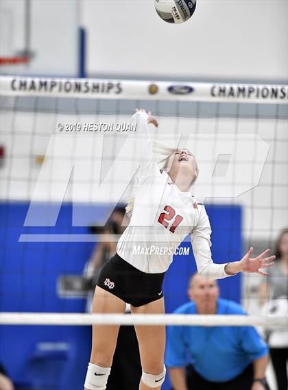 Thumbnail 2 in Mater Dei vs. Redondo Union (CIF-SS D1 Final) photogallery.