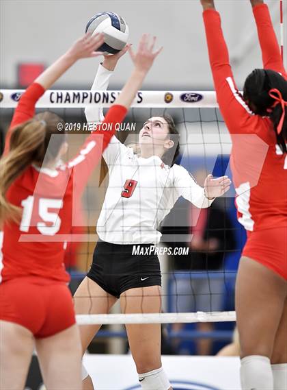 Thumbnail 1 in Mater Dei vs. Redondo Union (CIF-SS D1 Final) photogallery.