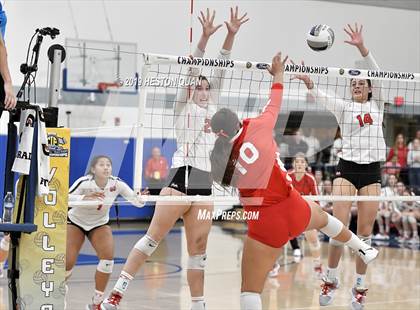 Thumbnail 3 in Mater Dei vs. Redondo Union (CIF-SS D1 Final) photogallery.