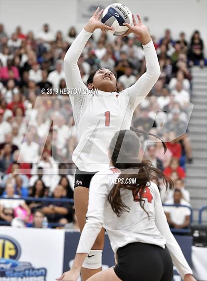 Thumbnail 2 in Mater Dei vs. Redondo Union (CIF-SS D1 Final) photogallery.