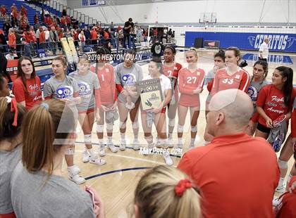 Thumbnail 1 in Mater Dei vs. Redondo Union (CIF-SS D1 Final) photogallery.