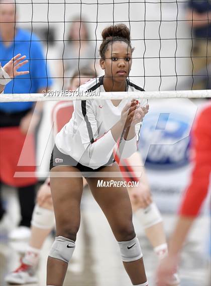 Thumbnail 2 in Mater Dei vs. Redondo Union (CIF-SS D1 Final) photogallery.