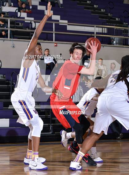 Thumbnail 3 in Pleasant Grove vs. Washington (St. Hope Elite Classic) photogallery.