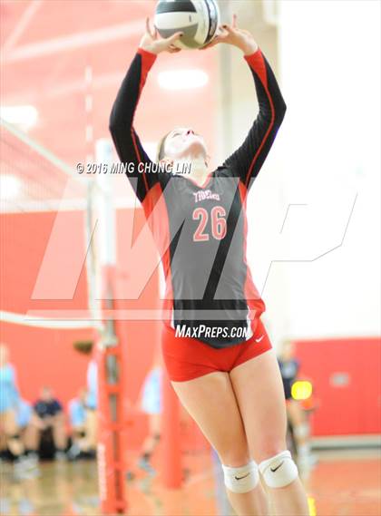Thumbnail 2 in Elsinore vs. Carson (HUDL SoCal Invite) photogallery.