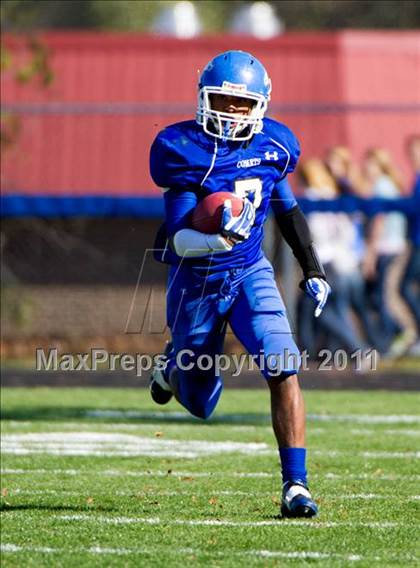 Thumbnail 3 in Greenville vs. Robinson photogallery.