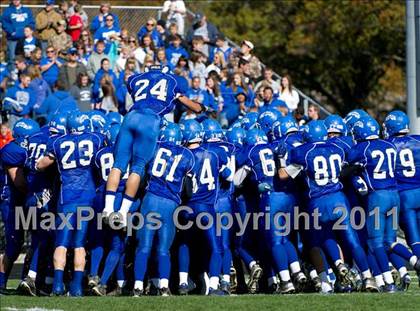 Thumbnail 3 in Greenville vs. Robinson photogallery.