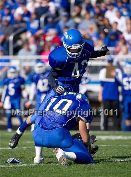 Thumbnail 3 in Greenville vs. Robinson photogallery.