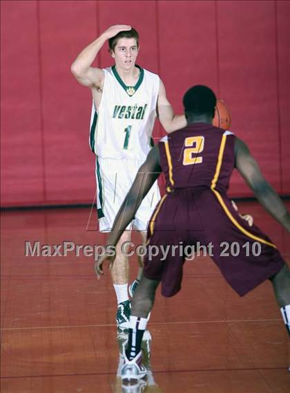 Thumbnail 1 in Vestal vs. Mt. Vernon (Regional Class AA Semifinal) photogallery.