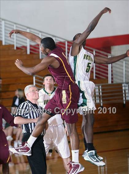 Thumbnail 3 in Vestal vs. Mt. Vernon (Regional Class AA Semifinal) photogallery.
