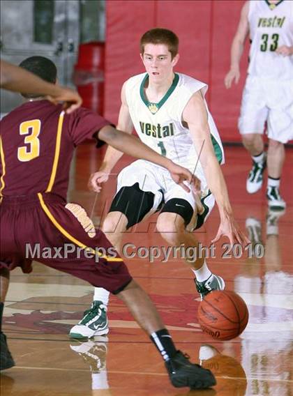 Thumbnail 2 in Vestal vs. Mt. Vernon (Regional Class AA Semifinal) photogallery.