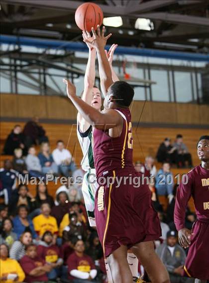 Thumbnail 2 in Vestal vs. Mt. Vernon (Regional Class AA Semifinal) photogallery.