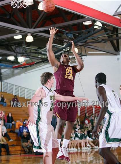 Thumbnail 1 in Vestal vs. Mt. Vernon (Regional Class AA Semifinal) photogallery.