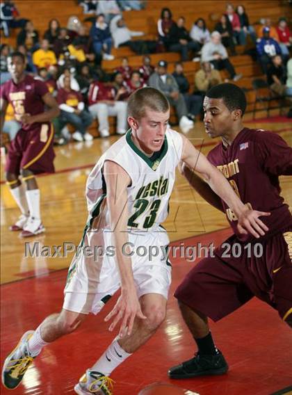 Thumbnail 2 in Vestal vs. Mt. Vernon (Regional Class AA Semifinal) photogallery.
