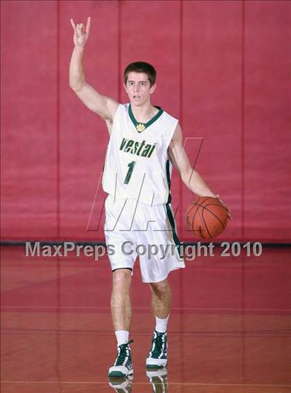 Thumbnail 2 in Vestal vs. Mt. Vernon (Regional Class AA Semifinal) photogallery.