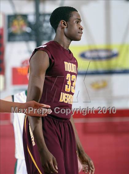 Thumbnail 1 in Vestal vs. Mt. Vernon (Regional Class AA Semifinal) photogallery.