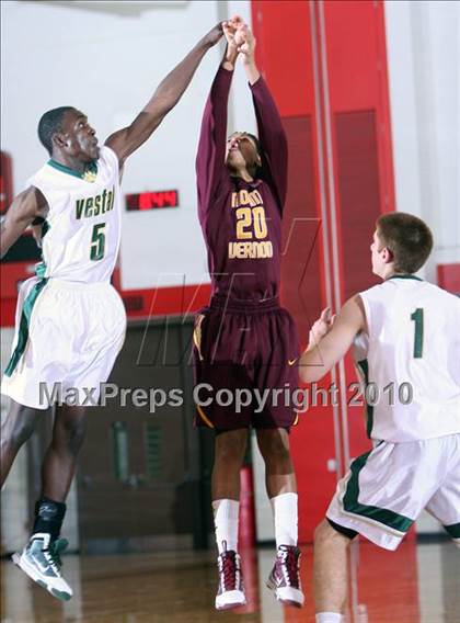 Thumbnail 3 in Vestal vs. Mt. Vernon (Regional Class AA Semifinal) photogallery.