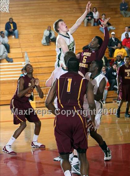 Thumbnail 2 in Vestal vs. Mt. Vernon (Regional Class AA Semifinal) photogallery.