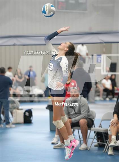 Thumbnail 3 in Canton vs. Dakota photogallery.