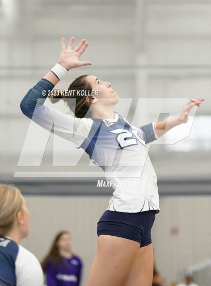 Thumbnail 3 in Canton vs. Dakota photogallery.