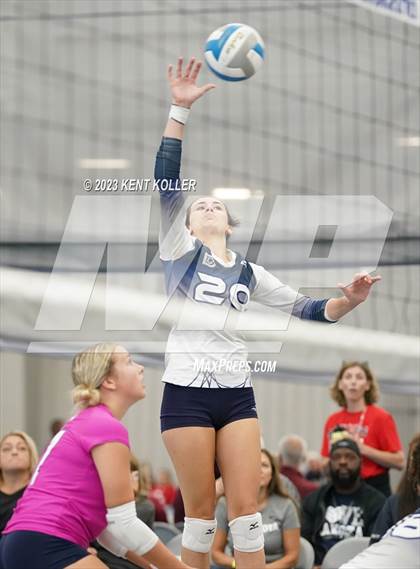 Thumbnail 3 in Canton vs. Dakota photogallery.